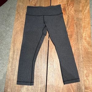 Lululemon wunder under grey cropped leggings. Size 4. Perfect condition